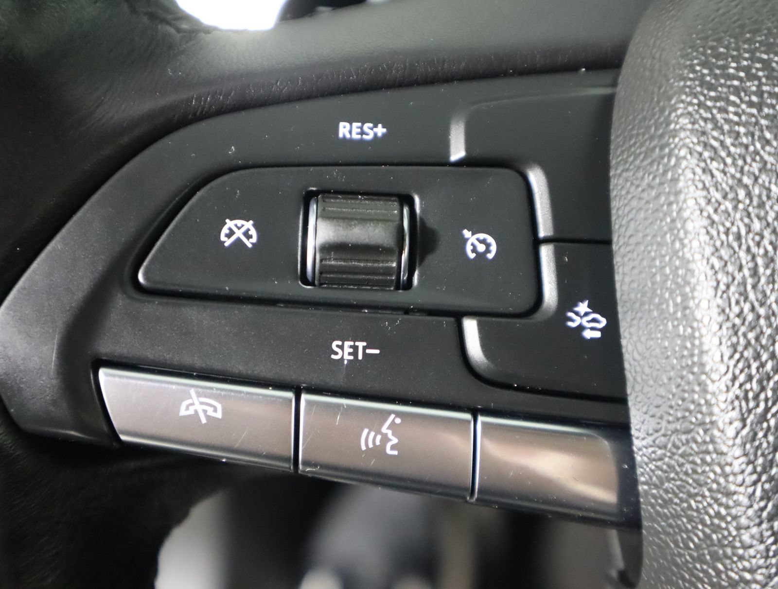 Used 2023 Cadillac XT4 Premium Luxury AWD/4WD image 37