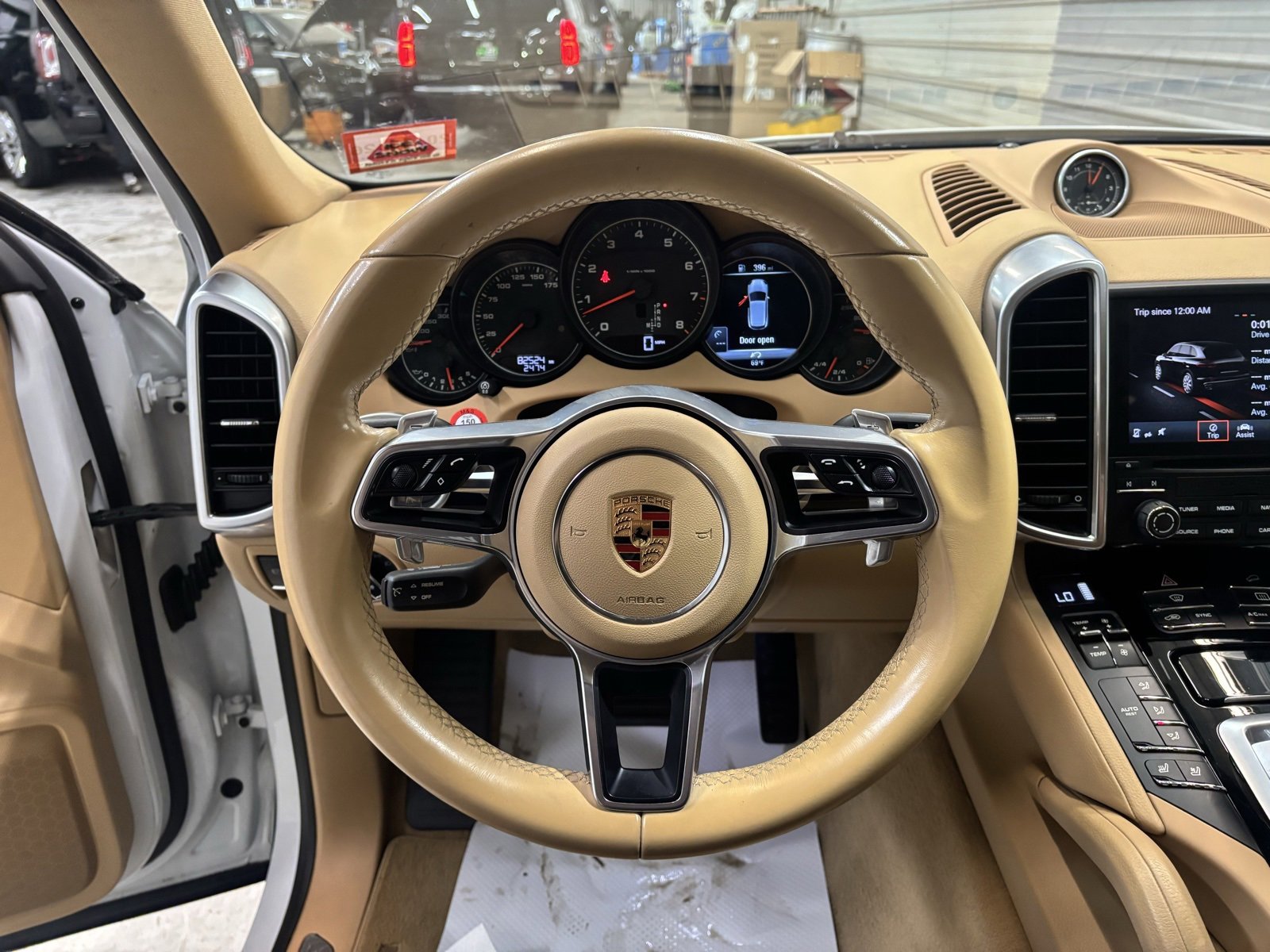 Used 2017 Porsche Cayenne Platinum Edition image 11