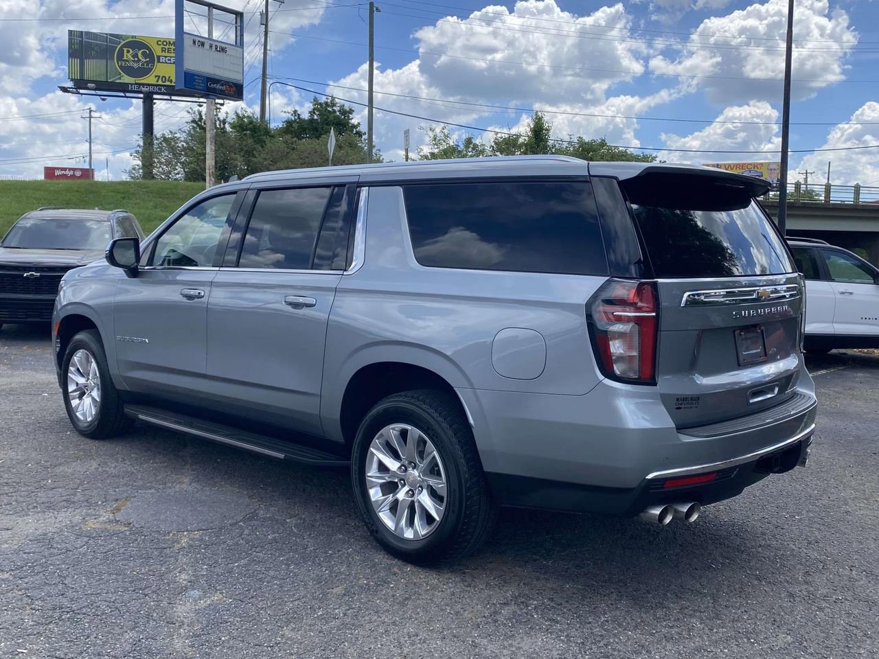 Used 2024 Chevrolet Suburban Premier RWD image 4