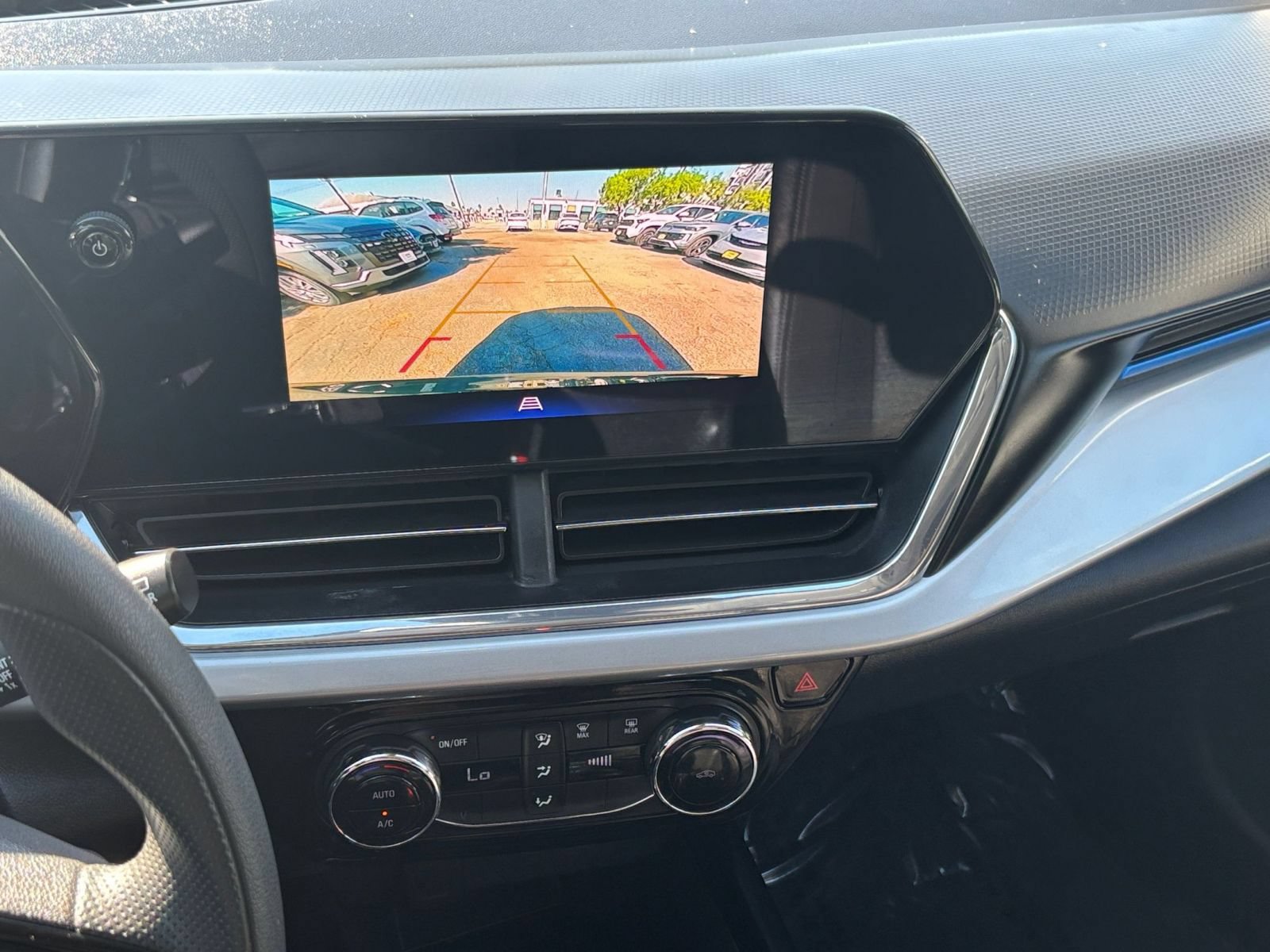 Used 2025 Chevrolet Trax LT FWD image 24