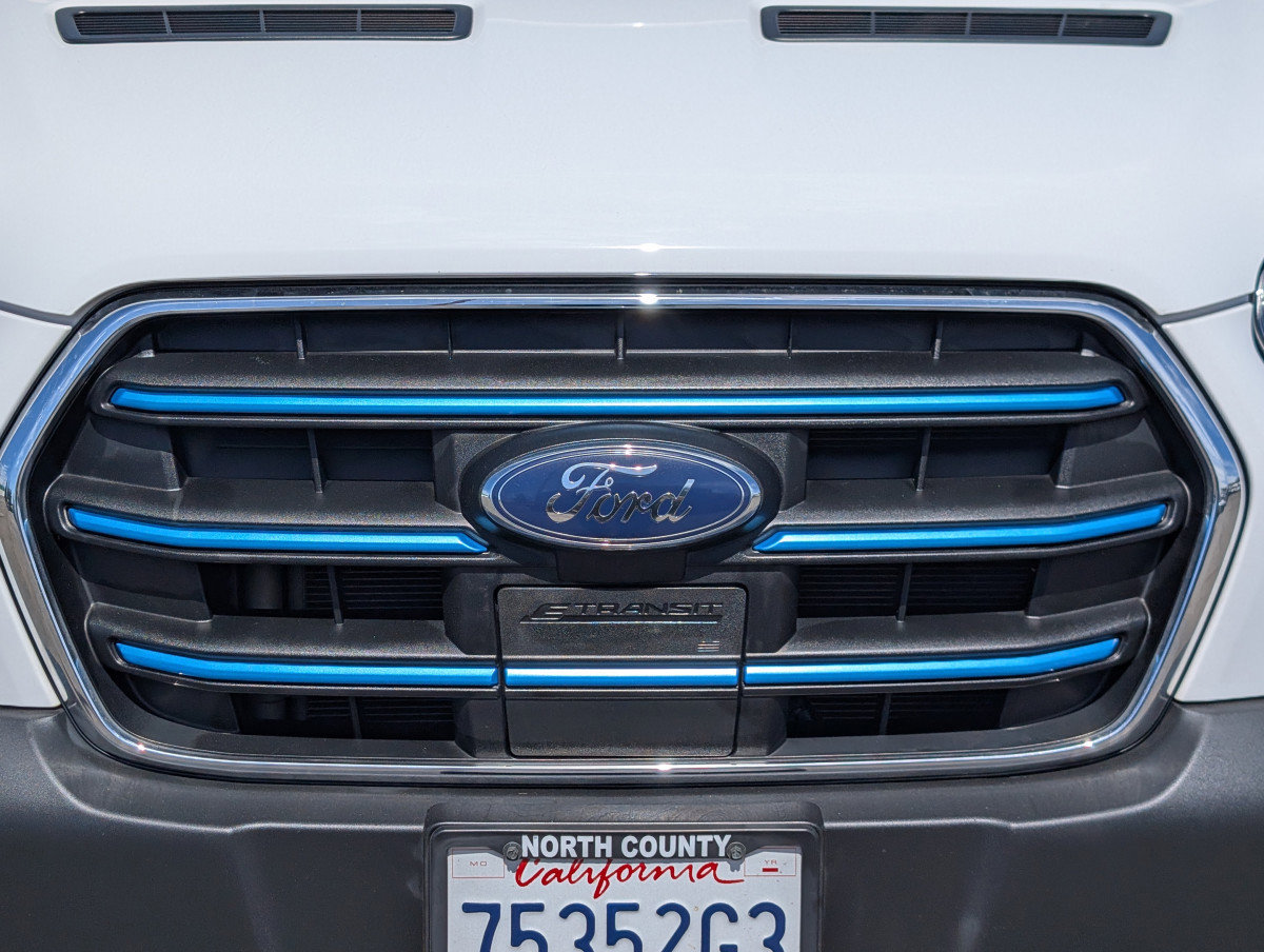 Used 2023 Ford E-Transit 148 High Roof image 5