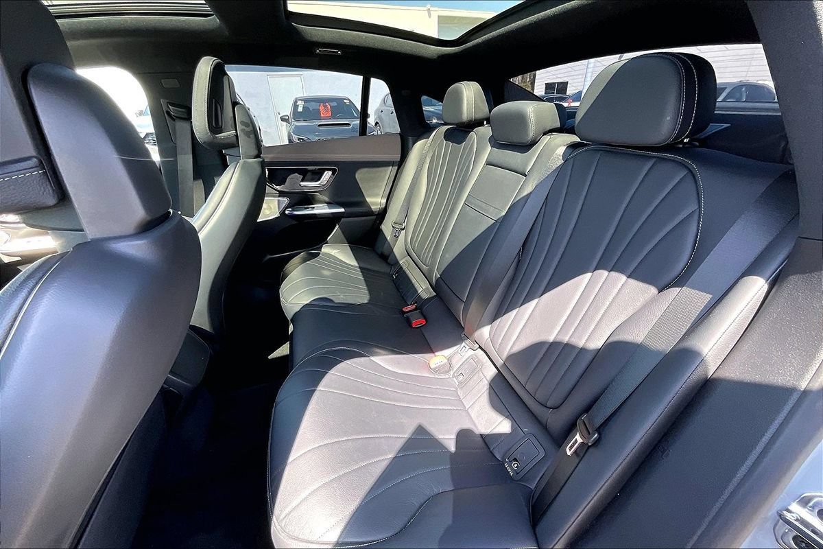 Used 2023 Mercedes-Benz EQE 500 4MATIC Sedan image 27