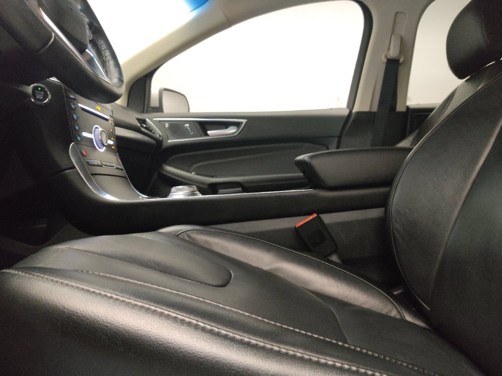 Used 2019 Ford Edge Titanium FWD image 17