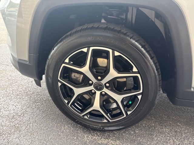 Used 2025 Jeep Compass Limited AWD/4WD image 10