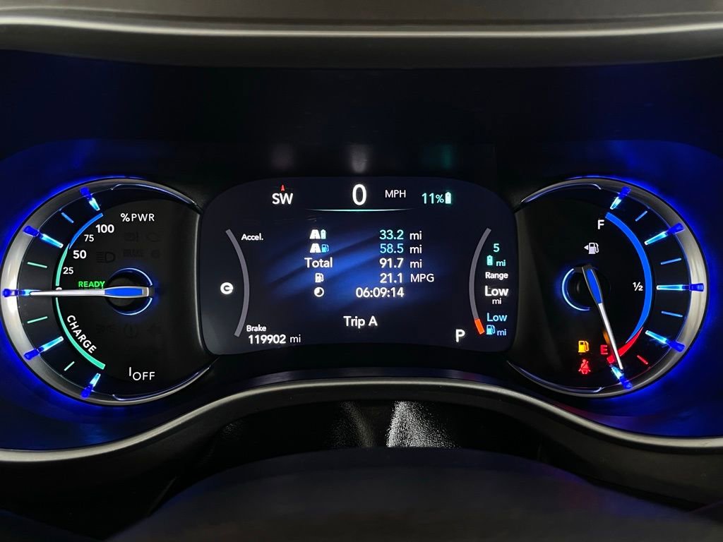 Used 2023 Chrysler Pacifica Touring-L image 37