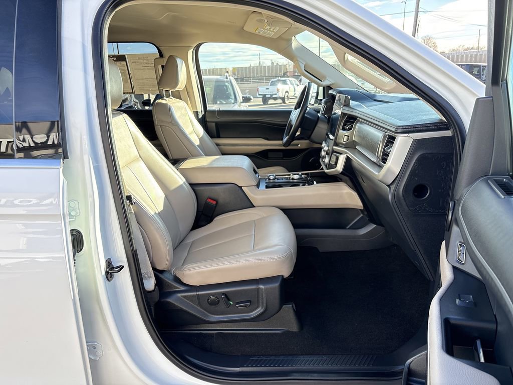 Used 2023 Ford Expedition XLT image 33