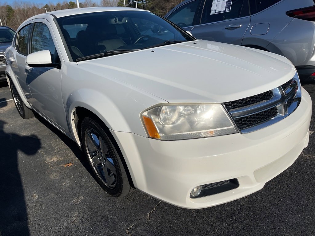 Used 2011 Dodge Avenger Lux image 4