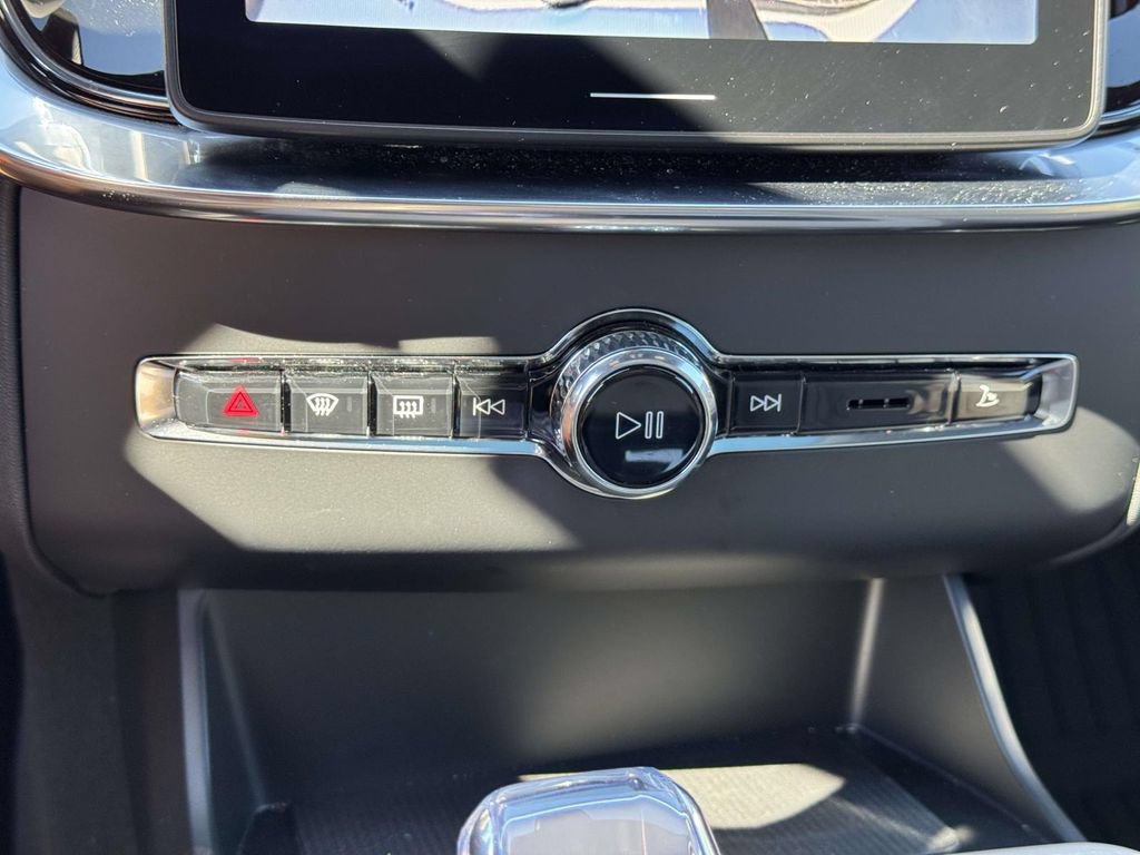 Used 2026 Volvo XC90 B6 Plus w/ Protection Package Premier AWD/4WD image 26
