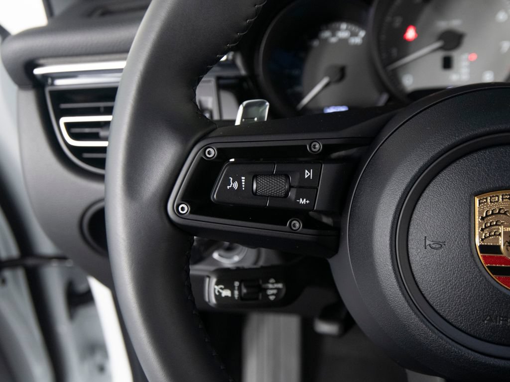 Certified 2026 Porsche Macan S AWD/4WD image 32
