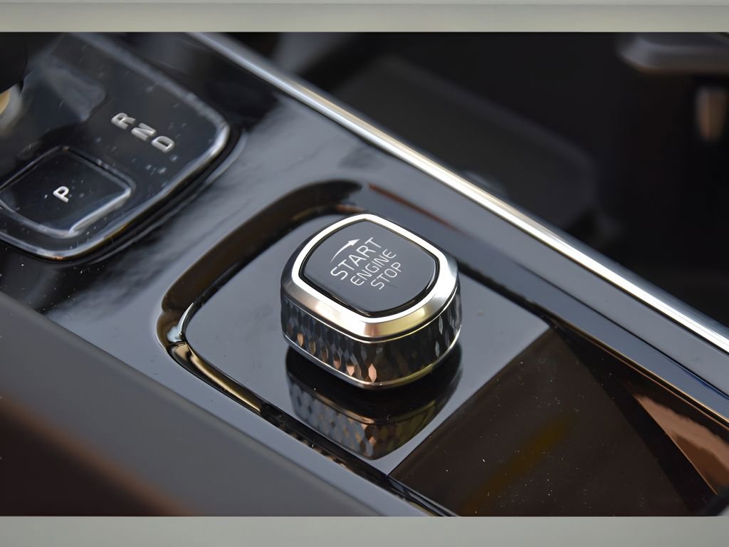 Certified 2025 Volvo XC60 T8 Plus w/ Protection Package Premier image 33