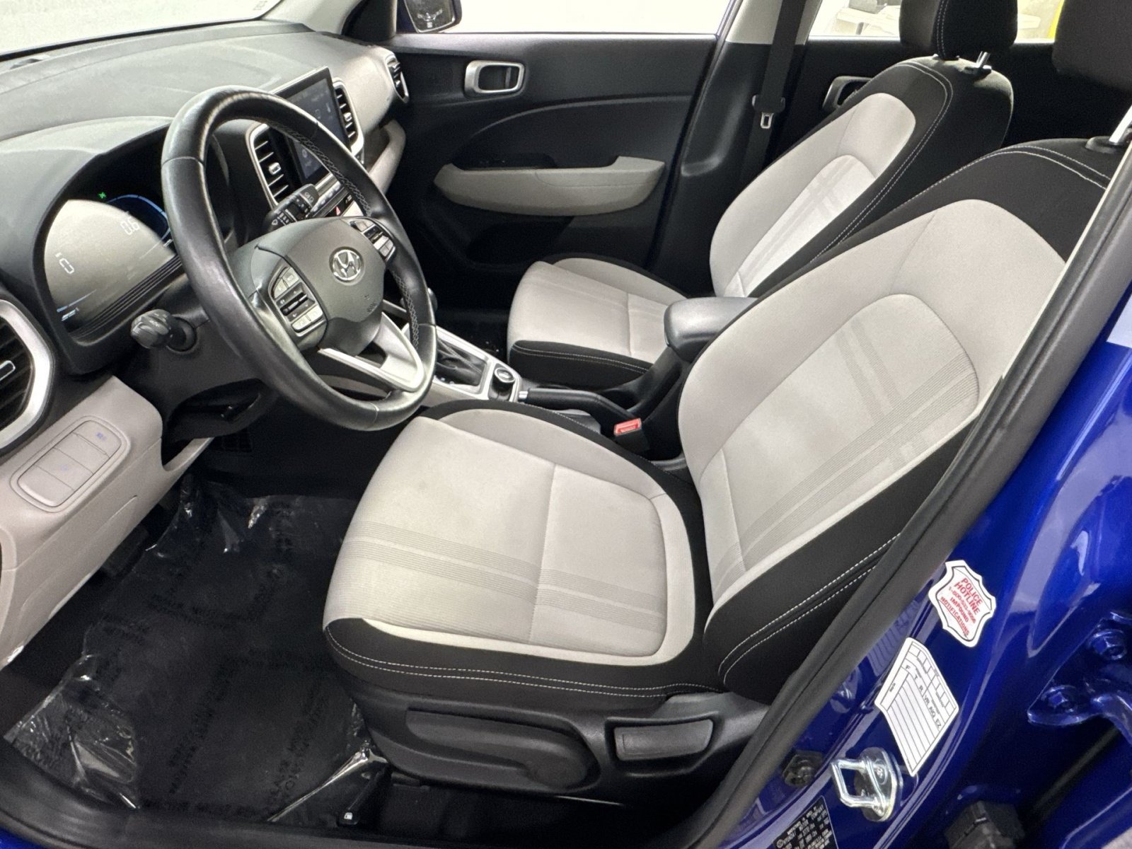 Used 2025 Hyundai Venue SEL FWD image 16