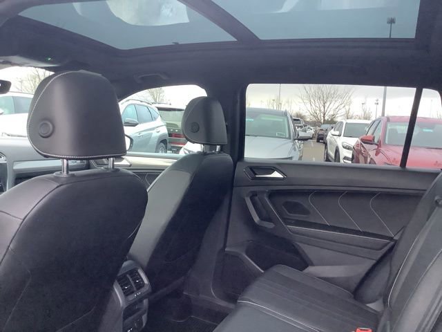Used 2022 Volkswagen Tiguan SE R-Line image 20