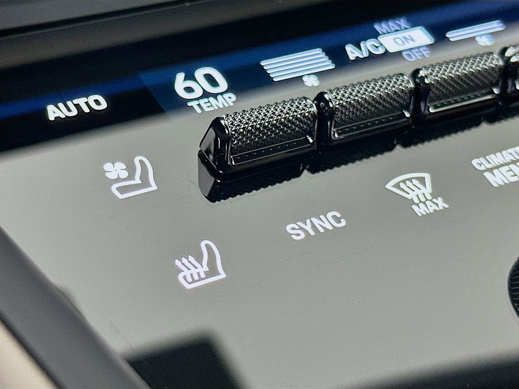 Certified 2025 Porsche Macan Electric image 23