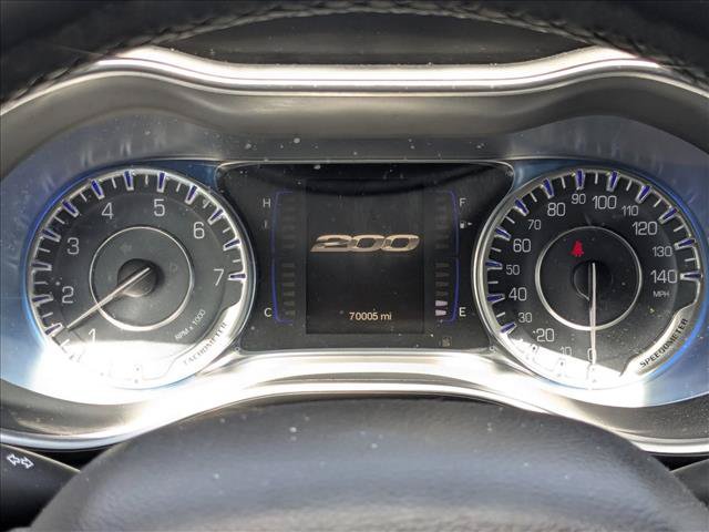 Used 2015 Chrysler 200 Limited w/ Convenience Group FWD image 3