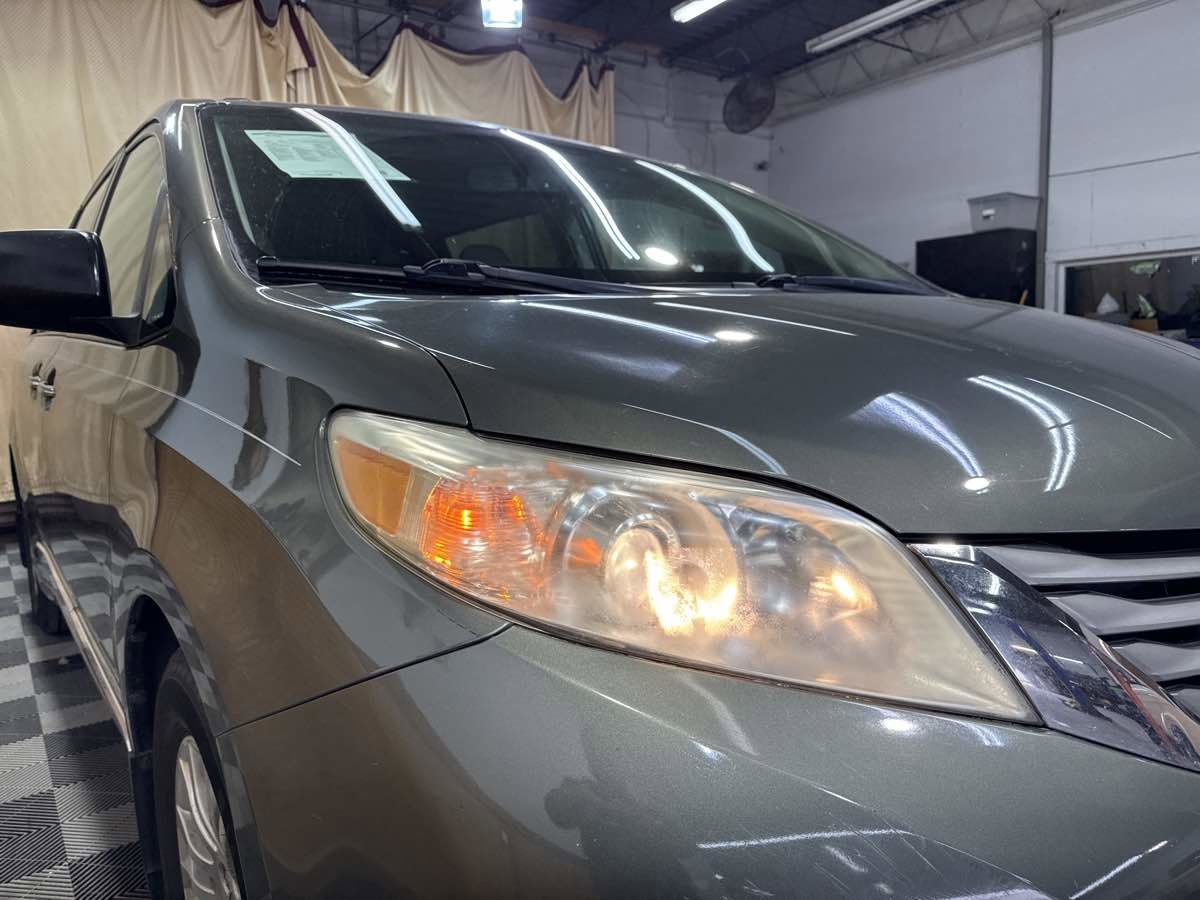 Used 2012 Toyota Sienna XLE w/ XLE Navigation Pkg FWD image 7