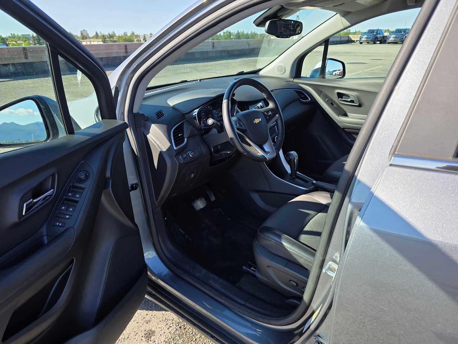 Certified 2019 Chevrolet Trax LT w/ LT Convenience Package AWD/4WD image 18