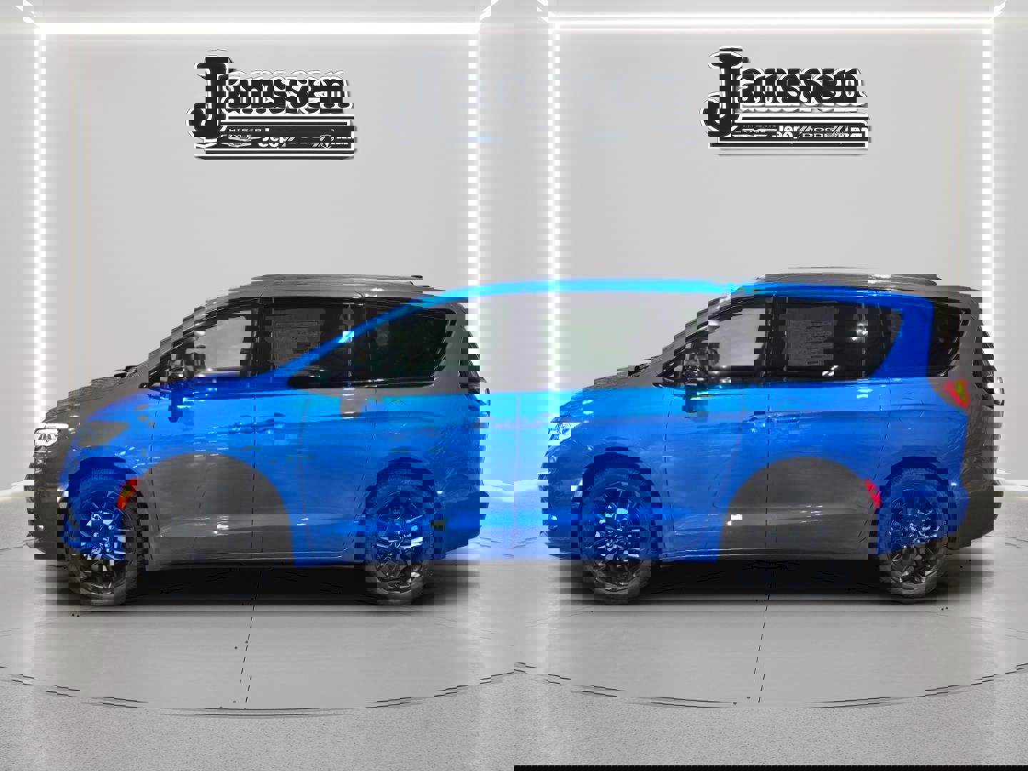 New 2026 Chrysler Pacifica Select image 2