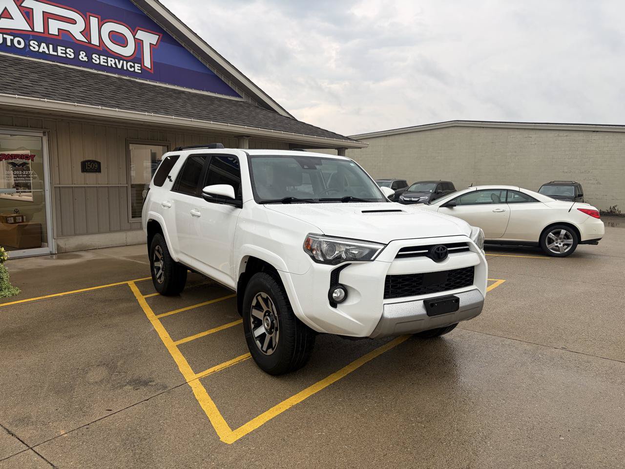Used 2020 Toyota 4Runner TRD Off-Road Premium w/ Moonroof Package AWD/4WD image 3