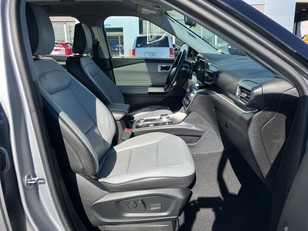 Certified 2021 Ford Explorer XLT w/ Equipment Group 202A image 38