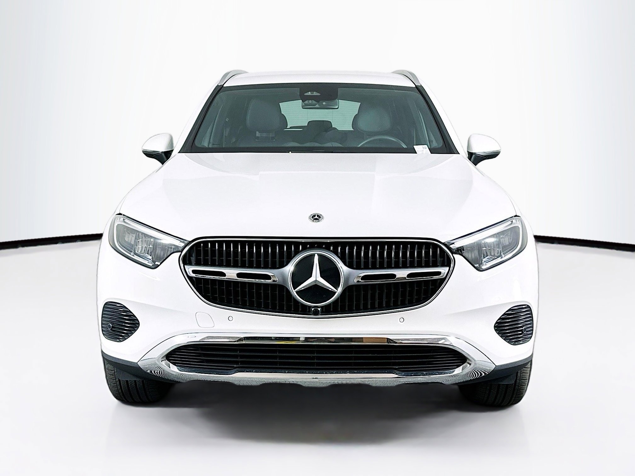 Used 2025 Mercedes-Benz GLC 300 image 2