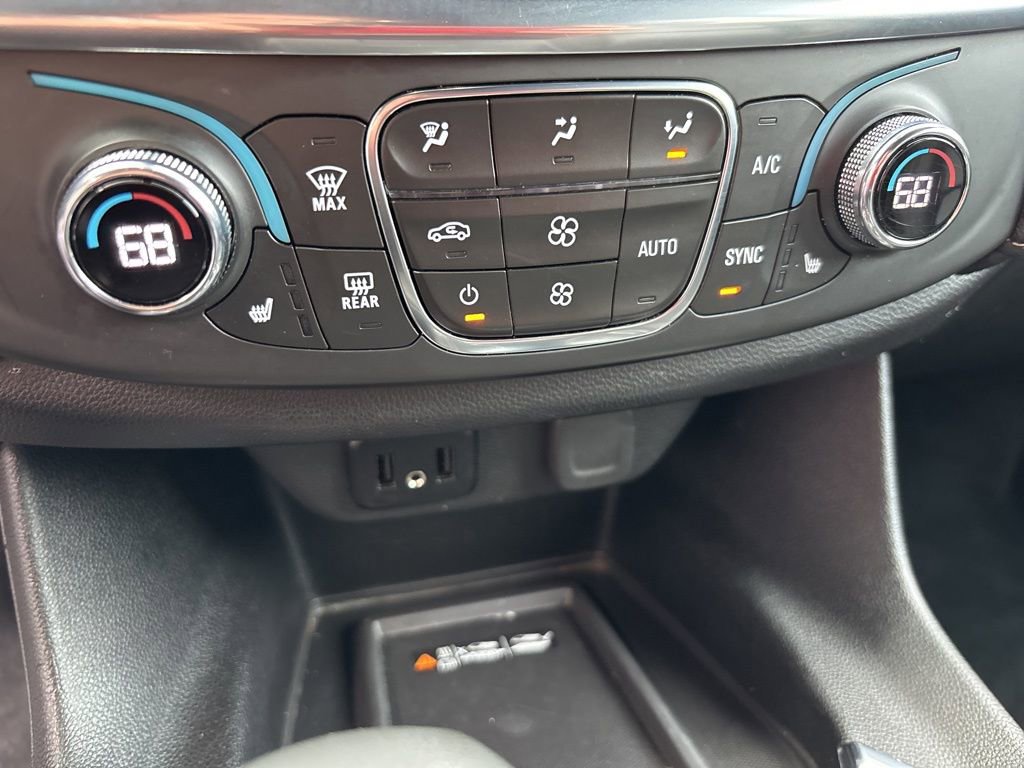 Used 2023 Chevrolet Traverse LT AWD/4WD image 30