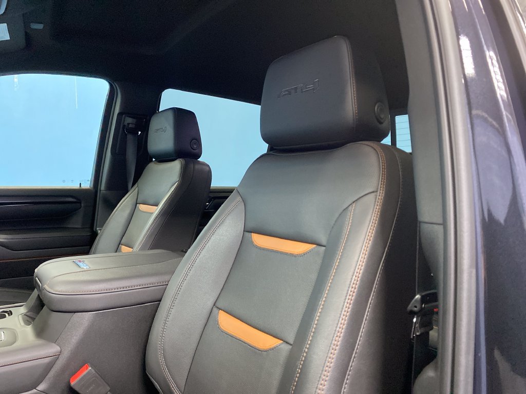 Used 2024 GMC Sierra 2500 AT4 w/ Technology Package AWD/4WD image 7