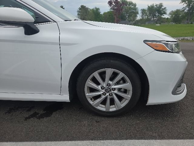 Used 2024 Toyota Camry LE FWD image 4