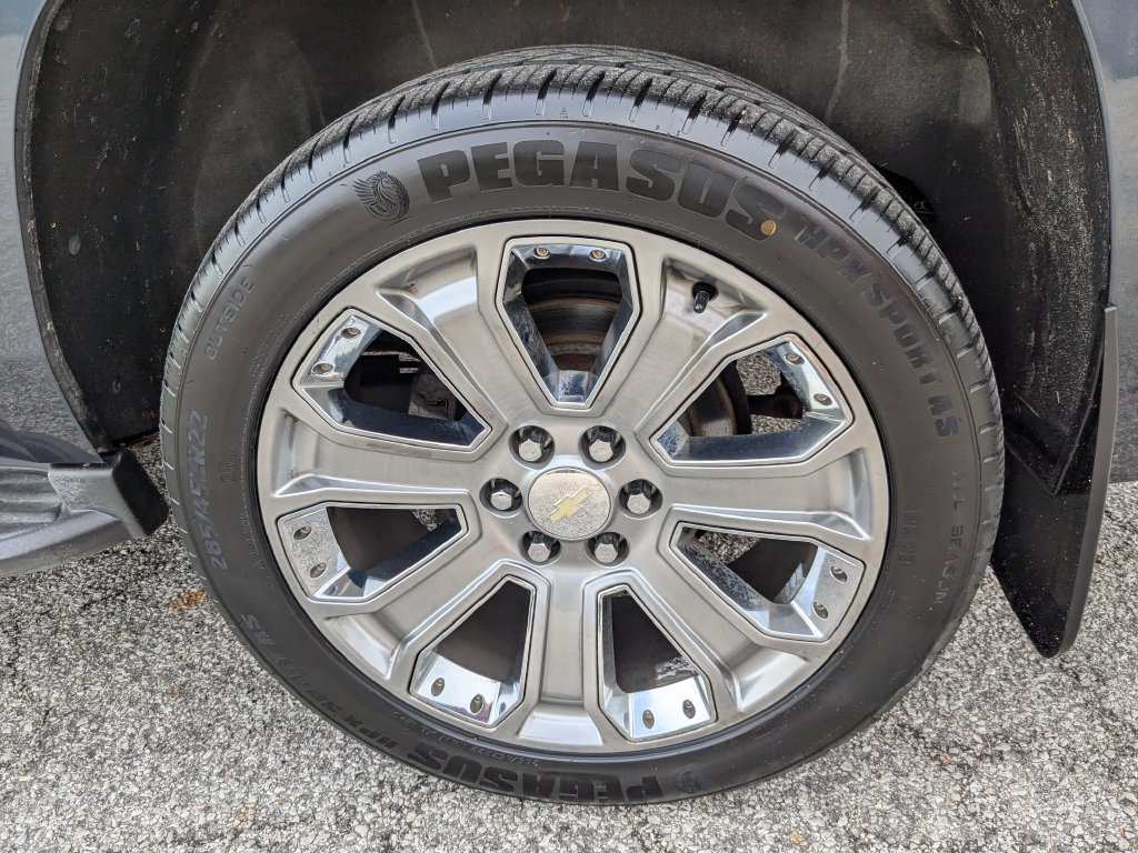 Used 2019 Chevrolet Tahoe LT w/ Luxury Package AWD/4WD image 15