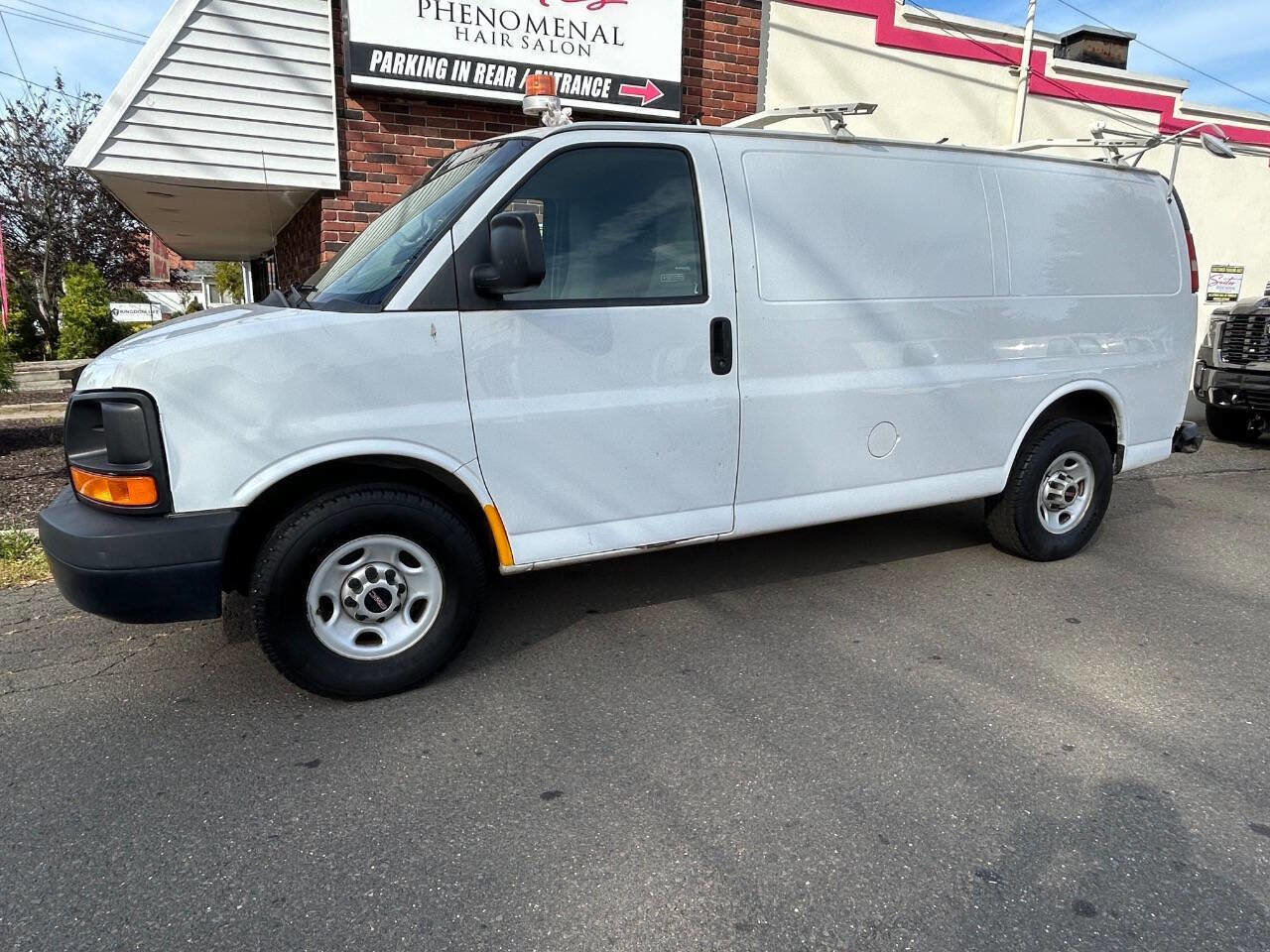 Used 2014 GMC Savana 2500 w/ Cold Climate Package image 1