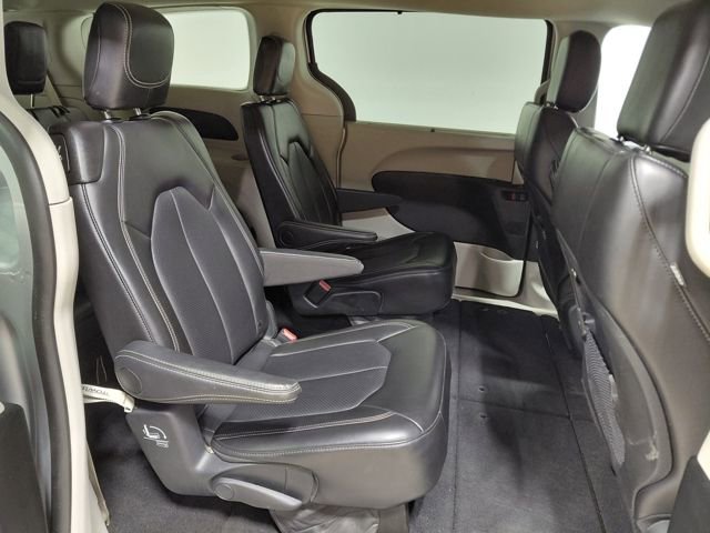 Used 2024 Chrysler Pacifica Touring-L image 44