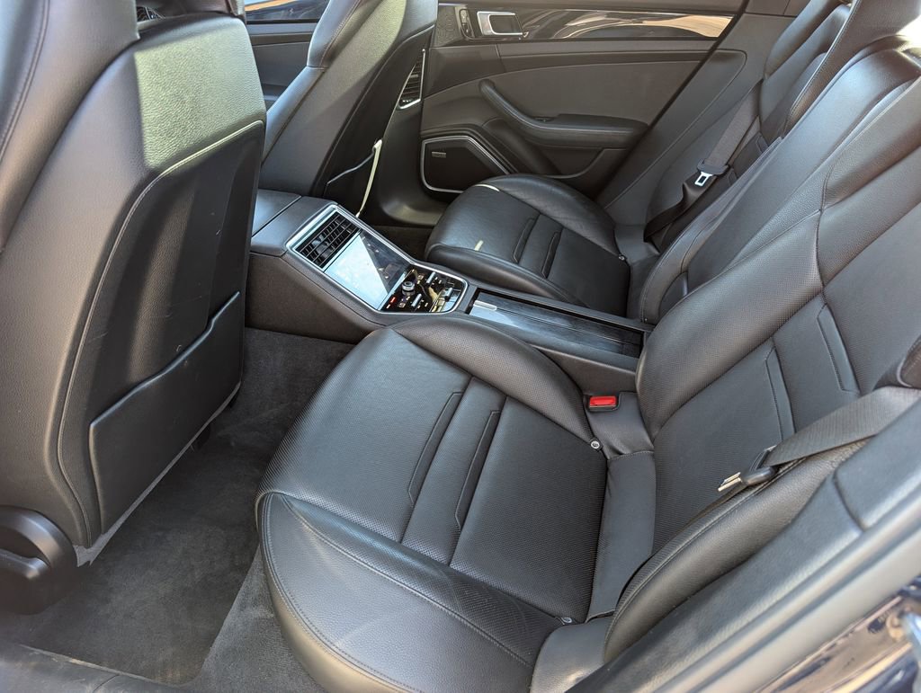 Used 2017 Porsche Panamera 4 w/ Premium Package image 29