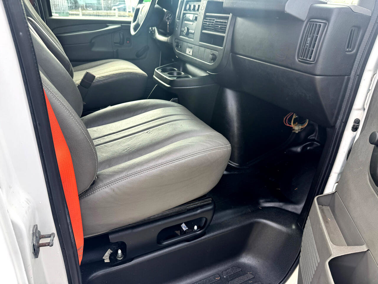Used 2014 Chevrolet Express 1500 image 18