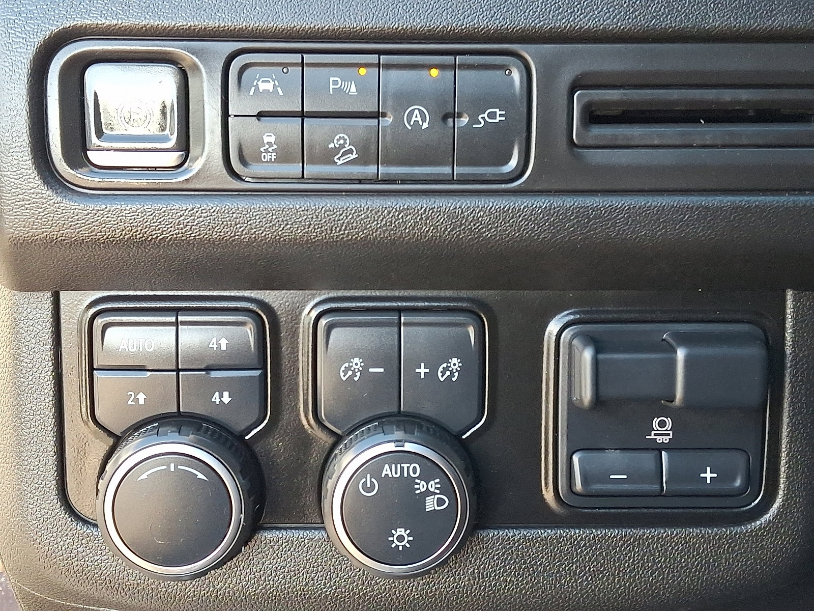 Used 2021 Chevrolet Tahoe Z71 w/ Luxury Package image 25