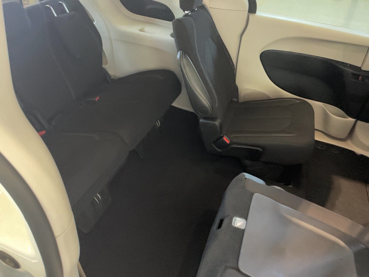 Used 2023 Chrysler Voyager LX FWD image 20