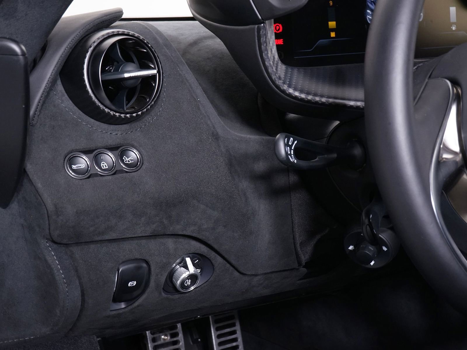 Used 2024 McLaren 750S image 30