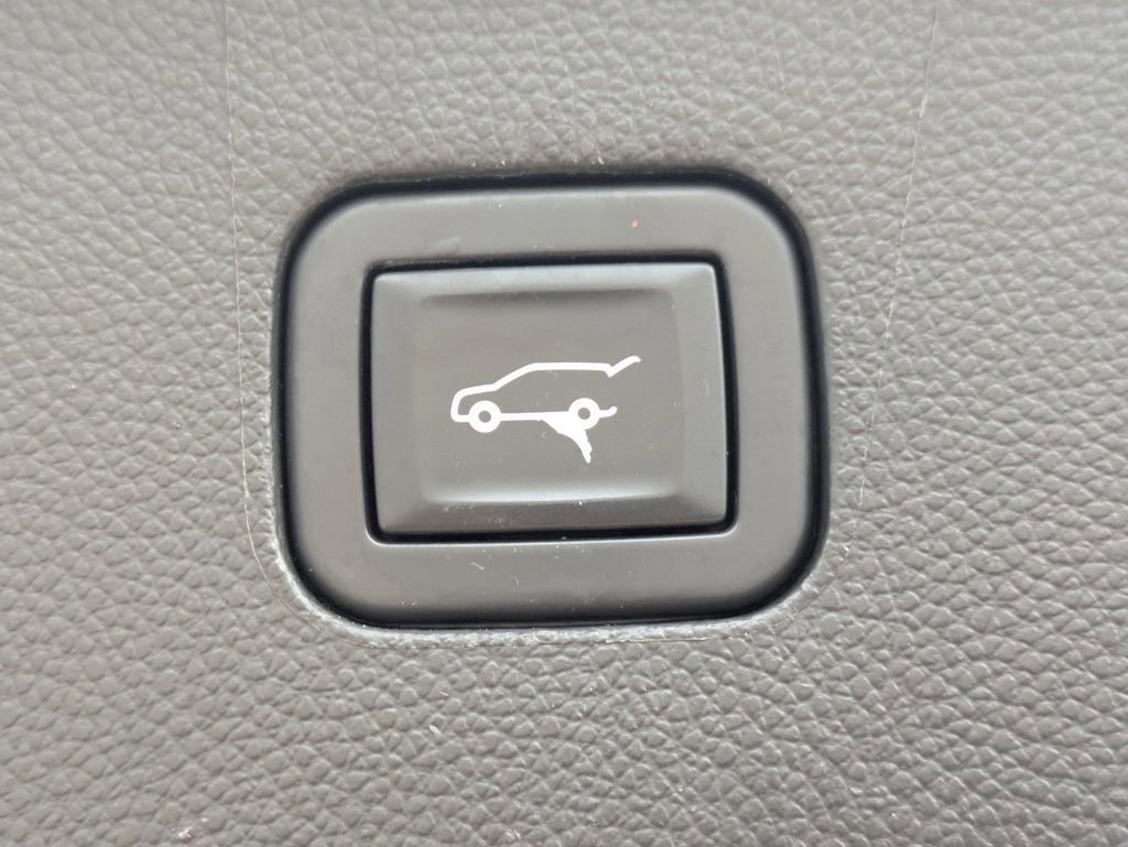 Used 2020 Buick Enclave Essence w/ Sport Touring Edition image 13