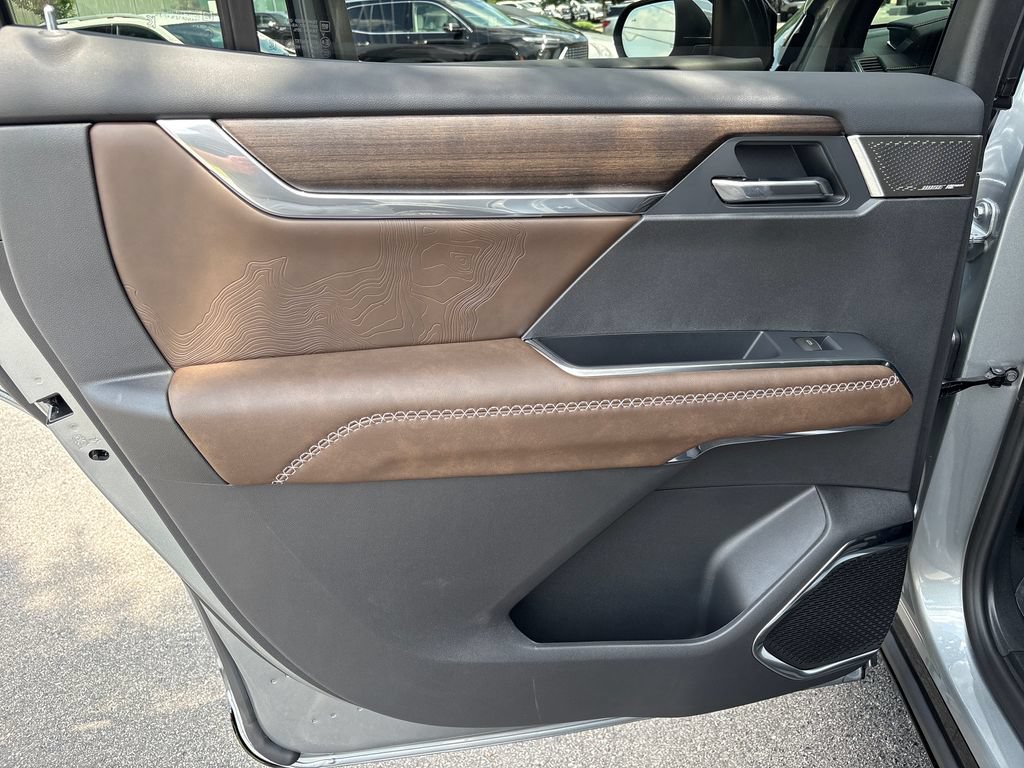 New 2026 GMC Acadia Denali Ultimate w/ LPO, Floor Liner Package AWD/4WD image 37