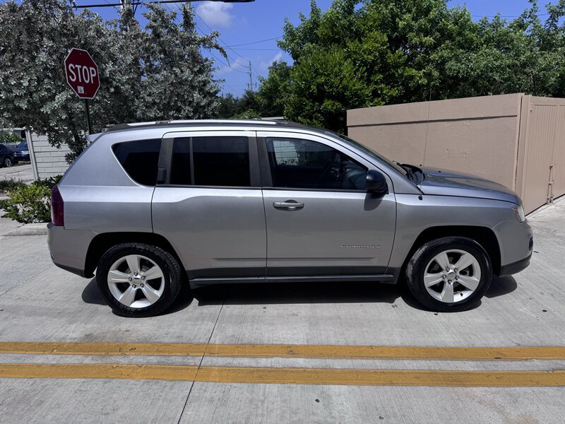 Used 2016 Jeep Compass Sport w/ Power Value Group FWD image 4