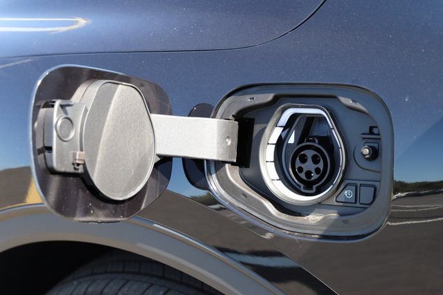 Used 2025 Ford Escape SE w/ PHEV Premium Package FWD image 4