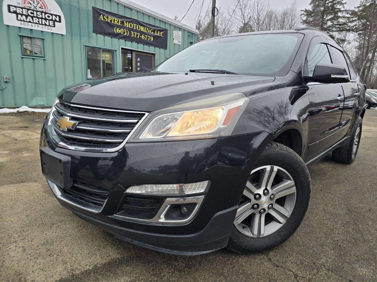 Used 2015 Chevrolet Traverse LT image 2