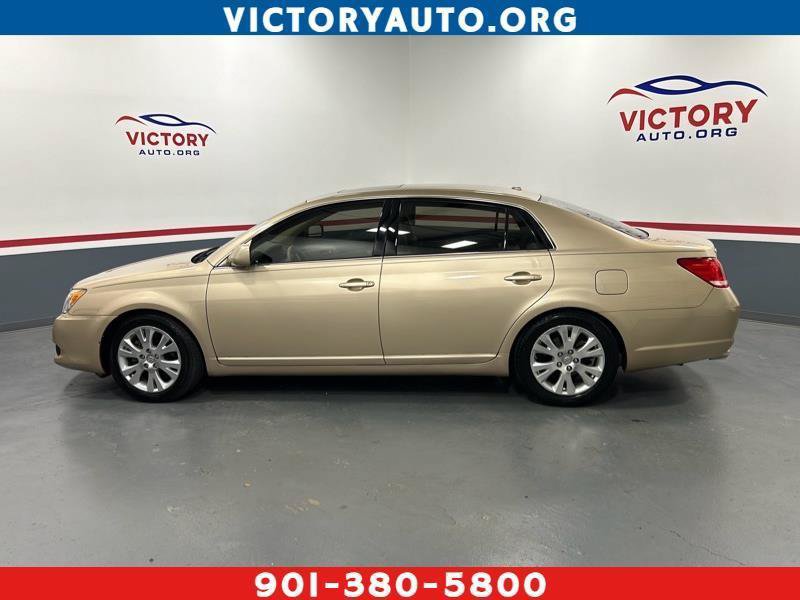 Used 2010 Toyota Avalon FWD image 1