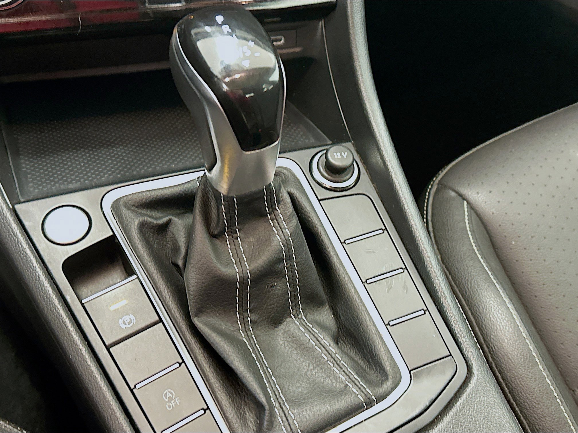 Used 2024 Volkswagen Jetta SE image 24