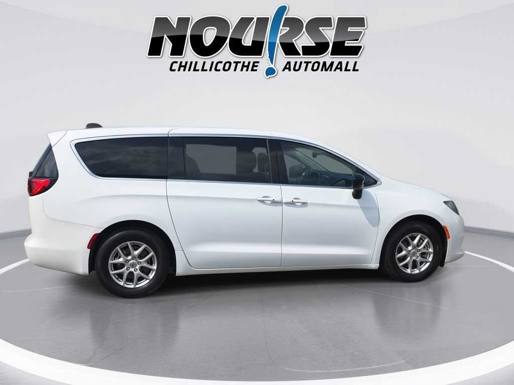 Used 2024 Chrysler Voyager LX FWD image 9