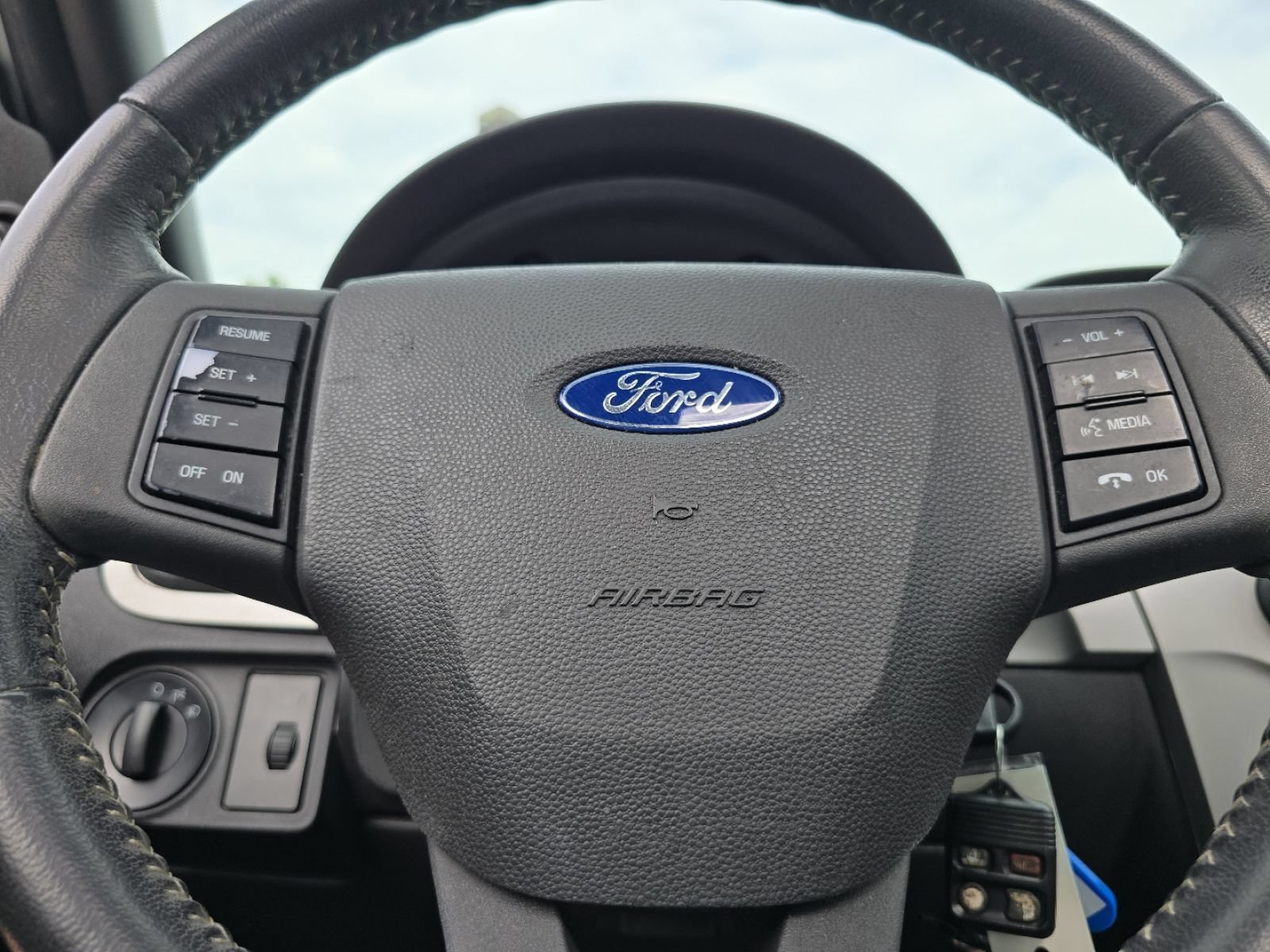 Used 2009 Ford Focus SEL FWD image 25