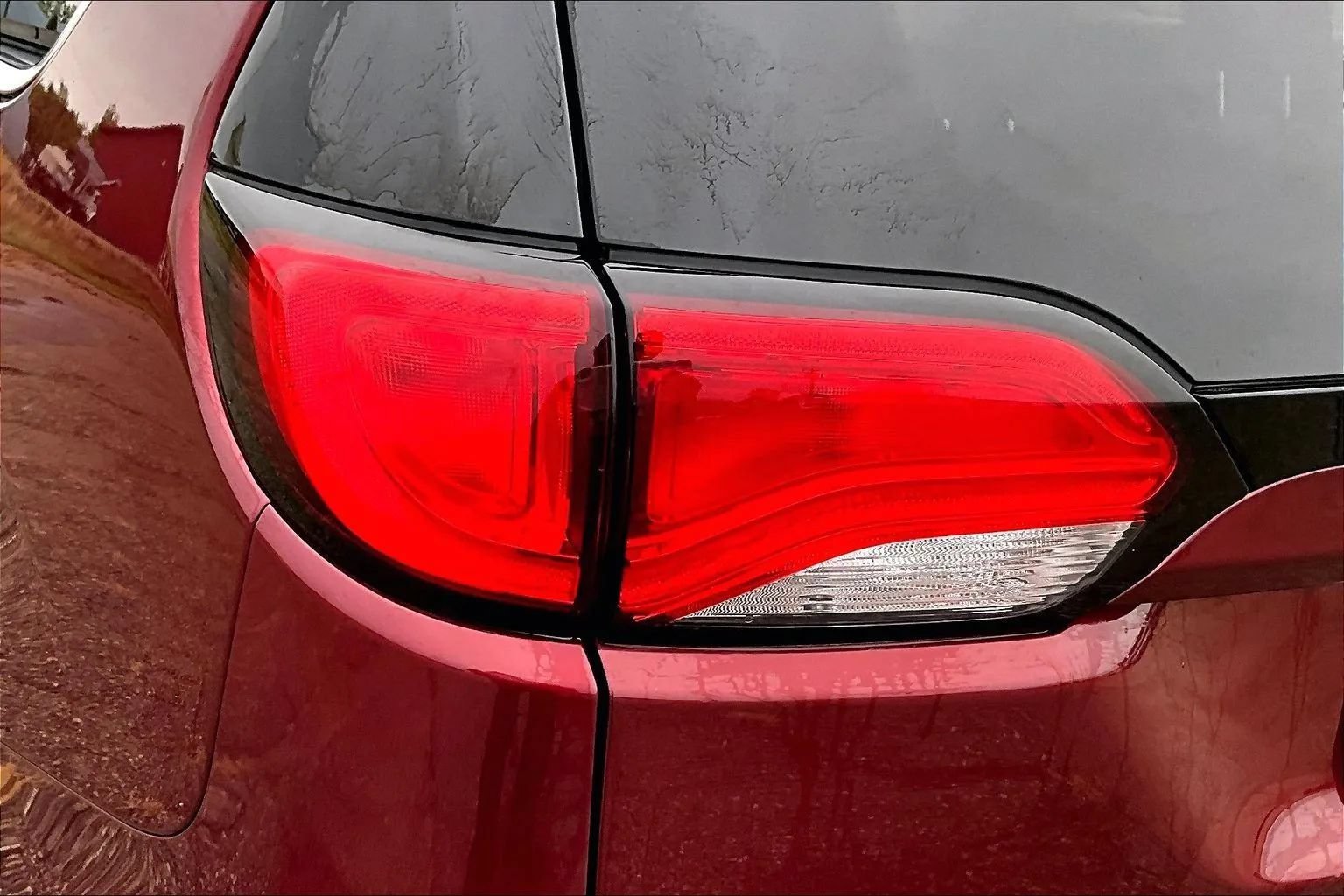 Used 2021 Chrysler Voyager L FWD image 22