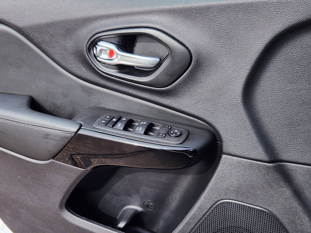 Certified 2023 Jeep Cherokee Altitude Lux image 7