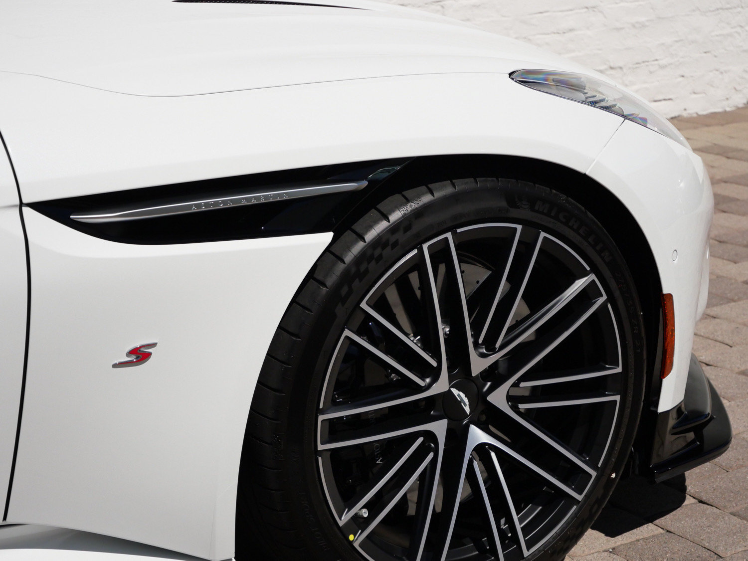 New 2026 Aston Martin DB12 Convertible RWD image 9