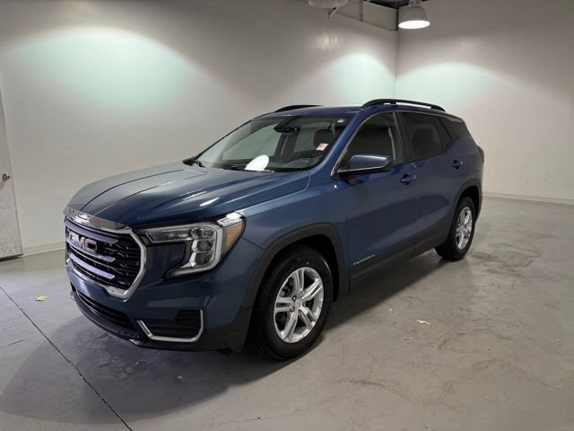 Certified 2024 GMC Terrain SLE w/ Driver Convenience Package FWD image 3