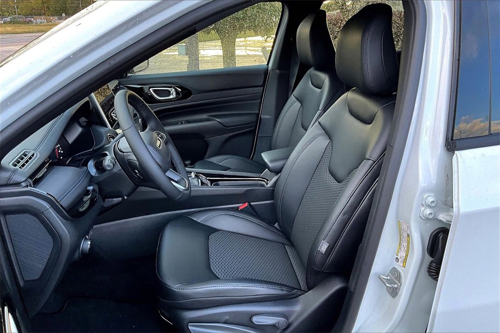 New 2026 Jeep Compass Latitude image 9