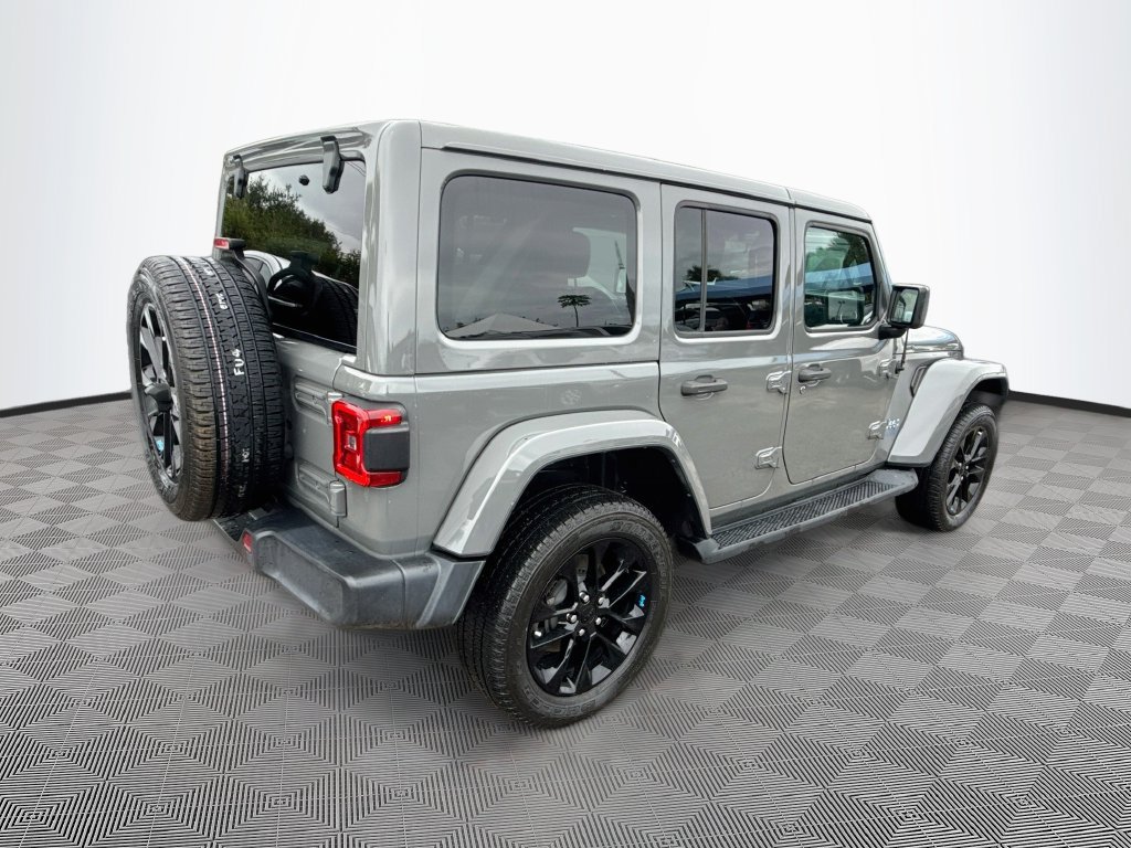 Used 2022 Jeep Wrangler Unlimited Sahara w/ Cold Weather Group AWD/4WD image 5